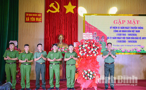 X&atilde; Y&ecirc;n Mạc gặp mặt kỷ niệm 81 năm Ng&agrave;y truyền thống C&ocirc;ng an nh&acirc;n d&acirc;n Việt Nam