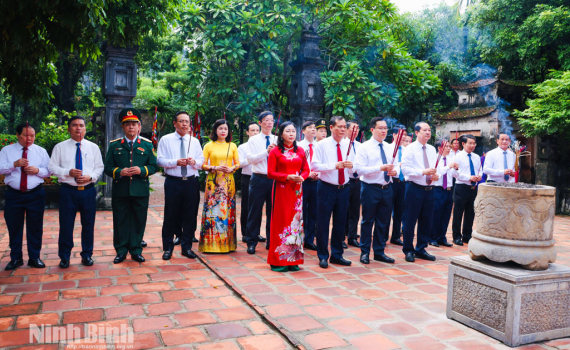Đo&agrave;n đại biểu l&atilde;nh đạo tỉnh d&acirc;ng hương nh&acirc;n kỷ niệm 81 năm Quốc kh&aacute;nh (2/9/1945-2/9/2026)