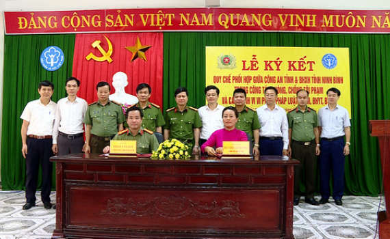Bảo hiểm x&atilde; hội v&agrave; C&ocirc;ng an tỉnh k&yacute; kết Quy chế phối hợp
