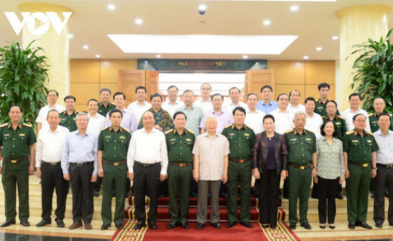 Bộ Ch&iacute;nh trị l&agrave;m việc với Qu&acirc;n ủy Trung ương về chuẩn bị Đại hội Đảng bộ Qu&acirc;n đội