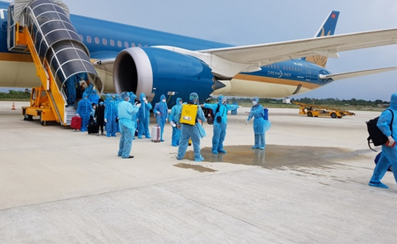 Chuyến bay đầu ti&ecirc;n đ&oacute;n kh&aacute;ch từ H&agrave;n Quốc về Việt Nam sau quyết định mở cửa trở lại