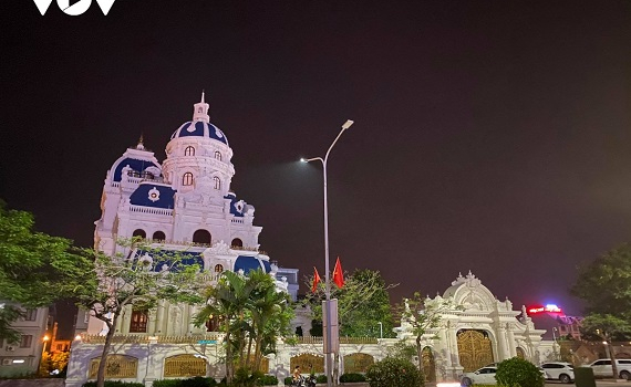 &ldquo;Đại gia xăng dầu&rdquo; bị bắt v&igrave; mua b&aacute;n h&oacute;a đơn GTGT số lượng lớn