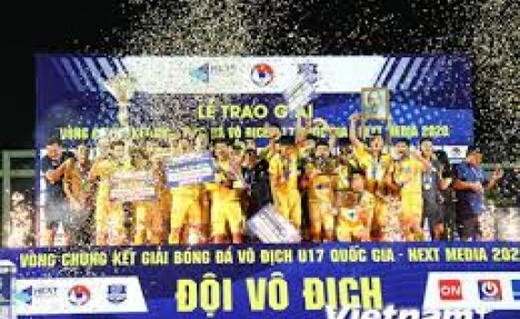 Đ&aacute;nh bại U17 Học viện Nutifood, U17 SLNA v&ocirc; địch Quốc gia 2020