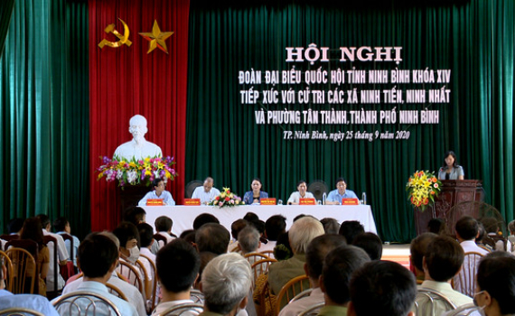 Đo&agrave;n ĐBQH tỉnh tiếp x&uacute;c cử tri th&agrave;nh phố Ninh B&igrave;nh