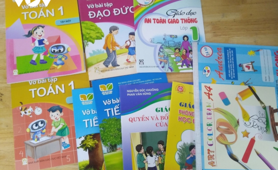 D&ugrave; Bộ đ&atilde; c&oacute; quy định, song phụ huynh vẫn quay cuồng v&igrave; SGK đầu năm
