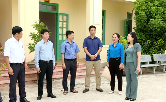 Kiểm tra x&acirc;y dựng n&ocirc;ng th&ocirc;n mới tại huyện Kim Sơn