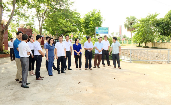 Kiểm tra x&acirc;y dựng n&ocirc;ng th&ocirc;n mới tại huyện Y&ecirc;n Kh&aacute;nh