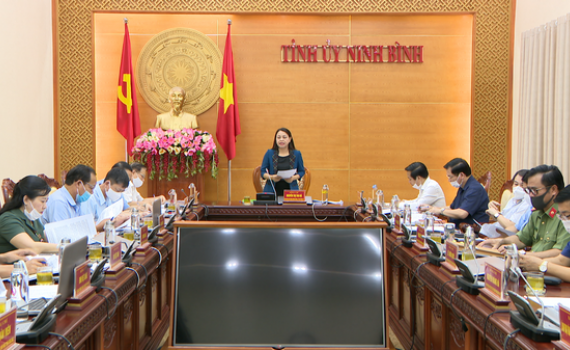 Đồng ch&iacute; Nguyễn Thị Thu H&agrave; chủ tr&igrave; Hội nghị Ban Thường vụ Tỉnh ủy