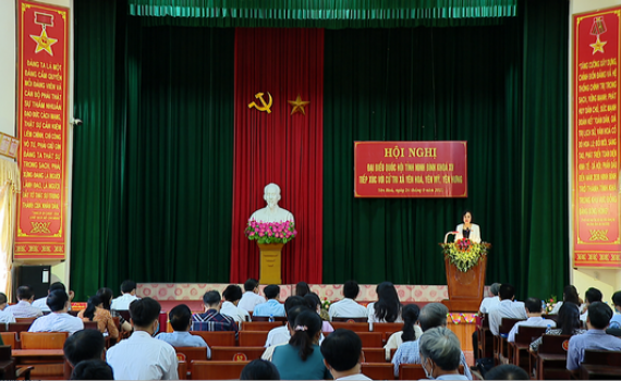 Đo&agrave;n ĐBQH tỉnh tiếp x&uacute;c cử tri Y&ecirc;n M&ocirc;, Tam Điệp