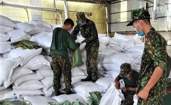 Chậm nhất ng&agrave;y 8.10 c&oacute; đủ gạo xuất cấp hỗ trợ cho TP. Hồ Ch&iacute; Minh
