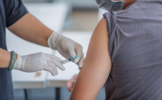 Vaccine vẫn được coi l&agrave; &ldquo;ch&igrave;a kh&oacute;a&rdquo; trong cuộc chiến chống COVID-19