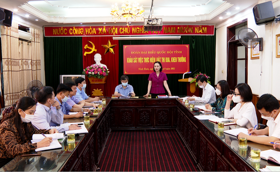 Đo&agrave;n ĐBQH tỉnh khảo s&aacute;t việc thực hiện Luật Thi đua, khen thưởng