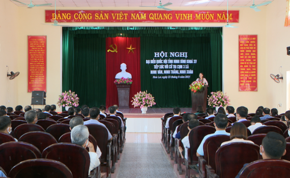 Đo&agrave;n ĐBQH tỉnh tiếp x&uacute;c cử tri tại huyện Hoa Lư, Nho Quan