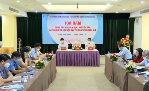 Tọa đ&agrave;m c&ocirc;ng t&aacute;c khuyến học, khuyến t&agrave;i x&acirc;y dựng x&atilde; hội học tập trong t&igrave;nh h&igrave;nh mới