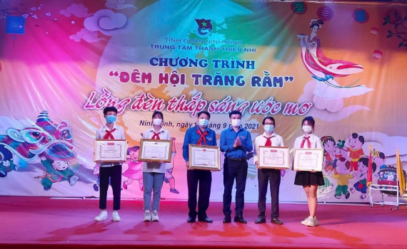 Chương tr&igrave;nh Đ&ecirc;m hội trăng rằm &ldquo;Lồng đ&egrave;n thắp s&aacute;ng ước mơ&rdquo;