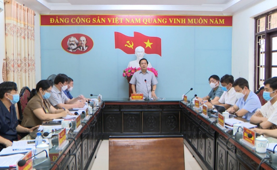 Đồng ch&iacute; Chủ tịch UBND tỉnh l&agrave;m việc với Thường trực Huyện ủy Nho Quan