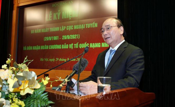 Chủ tịch nước dự Lễ kỷ niệm 60 năm Ng&agrave;y th&agrave;nh lập lực lượng ngoại tuyến CAND