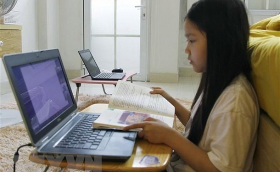 Hỗ trợ đồ d&ugrave;ng học tập học sinh qua ứng dụng c&ocirc;ng nghệ Zalo Connect