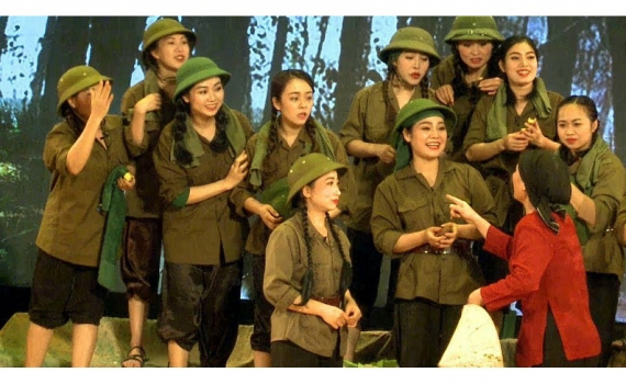 Văn học, nghệ thuật kh&ocirc;ng thể đứng ngo&agrave;i ch&iacute;nh trị