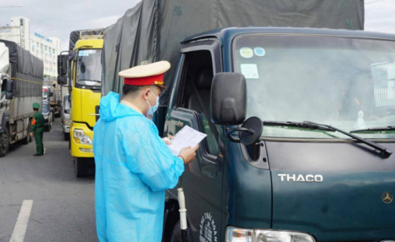 Kiểm tra, xử l&yacute;, chấm dứt ngay t&igrave;nh trạng &ugrave;n tắc tại c&aacute;c chốt kiểm dịch