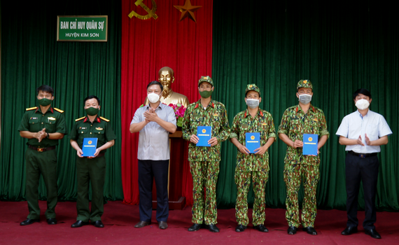 Kim Sơn gặp mặt cảm ơn lực lượng tham gia ph&ograve;ng, chống dịch Covid-19