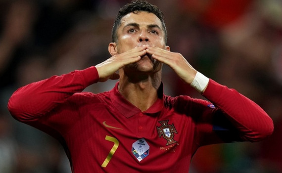 ​Ronaldo trở th&agrave;nh ch&acirc;n s&uacute;t vĩ đại nhất cấp đội tuyển quốc gia