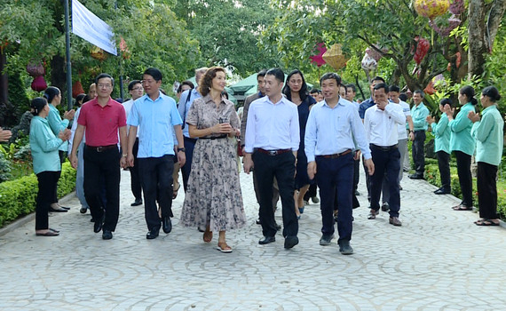 Đồng ch&iacute; Trần Song T&ugrave;ng tiếp Đo&agrave;n c&ocirc;ng t&aacute;c của UNESCO