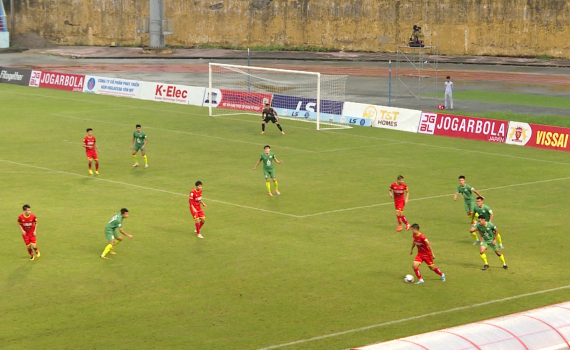 Đội b&oacute;ng C&ocirc;ng an Nh&acirc;n d&acirc;n thua Ph&ugrave; Đổng 1-3