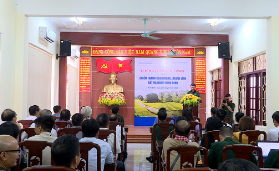 Bế mạc trại s&aacute;ng t&aacute;c văn học &ldquo;Chiến tranh c&aacute;ch mạng, người l&iacute;nh, đất v&agrave; người Ninh B&igrave;nh&rdquo;