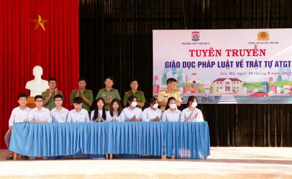 Tuy&ecirc;n truyền, gi&aacute;o dục ph&aacute;p luật về an to&agrave;n giao th&ocirc;ng tại Trường THPT Y&ecirc;n M&ocirc; A 