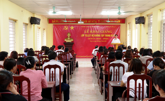 Khai giảng lớp Trung cấp L&yacute; luận ch&iacute;nh trị hệ kh&ocirc;ng tập trung tại huyện Hoa Lư