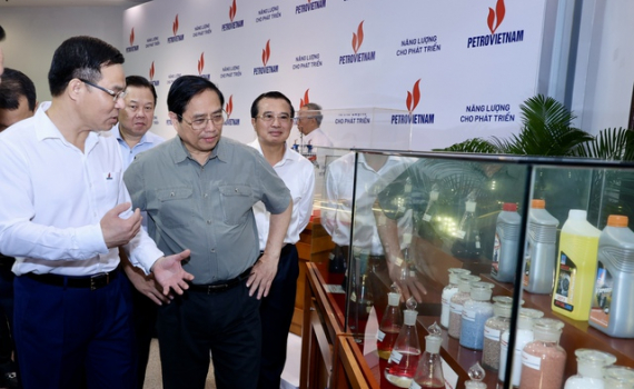 Thủ tướng Phạm Minh Ch&iacute;nh l&agrave;m việc với Tập đo&agrave;n Dầu kh&iacute; Quốc gia Việt Nam
