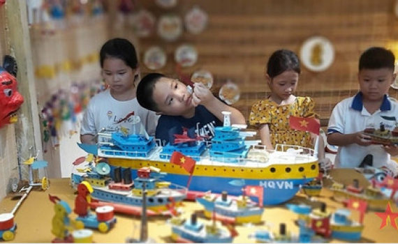 Tỏa s&aacute;ng văn h&oacute;a truyền thống với &ldquo;Đ&egrave;n thu lung linh&rdquo;