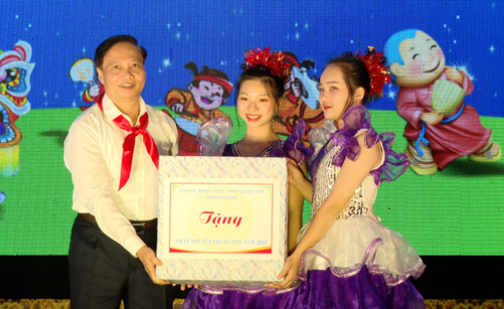 Chương tr&igrave;nh "Vầng trăng y&ecirc;u thương" nh&acirc;n dịp Tết Trung thu