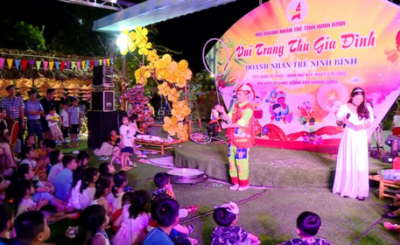 Hội Doanh nh&acirc;n trẻ tỉnh tổ chức vui Tết trung thu v&agrave; tặng qu&agrave; cho trẻ em ngh&egrave;o
