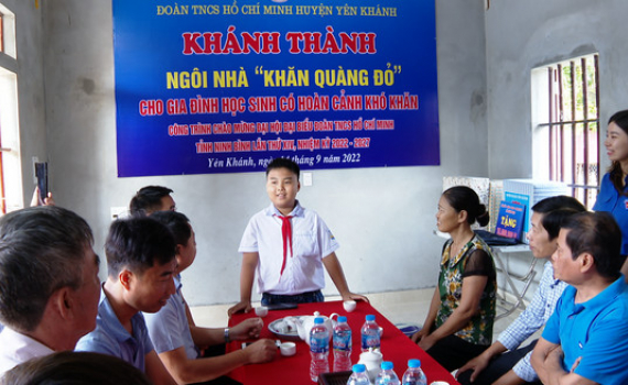 Kh&aacute;nh th&agrave;nh ng&ocirc;i nh&agrave; "Khăn qu&agrave;ng đỏ" cho học sinh ngh&egrave;o tại x&atilde; Kh&aacute;nh Nhạc