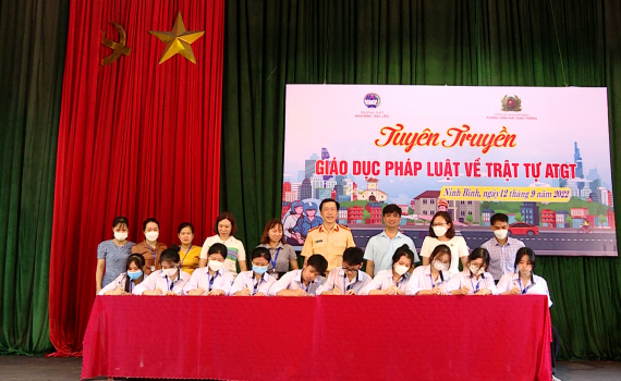 Tuy&ecirc;n truyền, phổ biến kiến thức về  ATGT cho học sinh Trường THPT Ninh B&igrave;nh - Bạc Li&ecirc;u