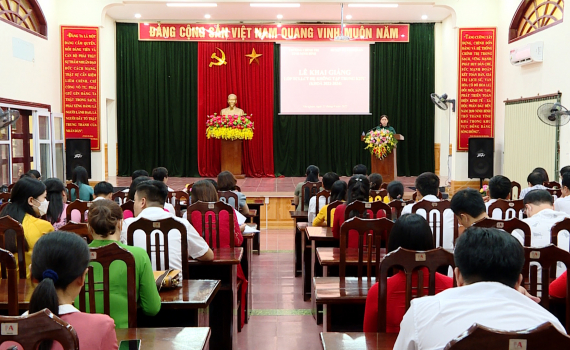 Nho Quan khai giảng lớp trung cấp l&yacute; luận ch&iacute;nh trị
