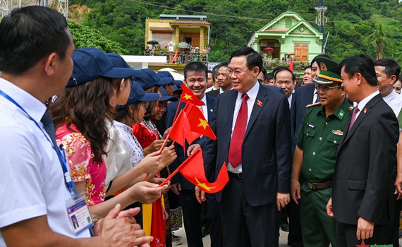 Chủ tịch Quốc hội Vương Đ&igrave;nh Huệ: Bảo đảm c&ocirc;ng bằng trong gi&aacute;o dục để kh&ocirc;ng ai bị bỏ lại ph&iacute;a sau