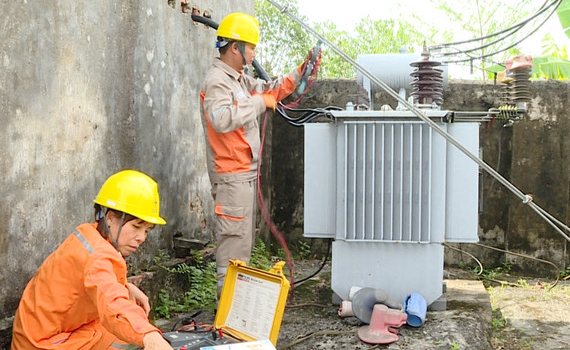 Điện lực Ninh B&igrave;nh tăng cường c&ocirc;ng t&aacute;c th&iacute; nghiệm định kỳ thiết bị, trạm biến &aacute;p