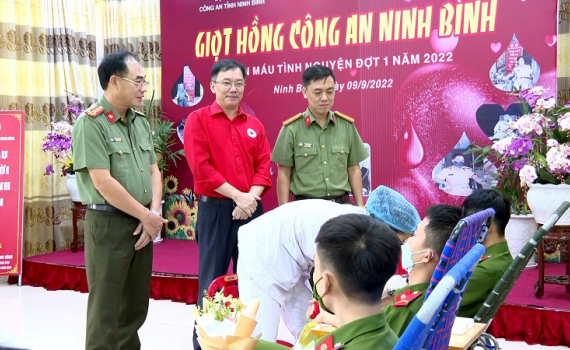 Chương tr&igrave;nh hiến m&aacute;u t&igrave;nh nguyện &ldquo;Giọt hồng C&ocirc;ng an Ninh B&igrave;nh&rdquo; đợt 1 năm 2022