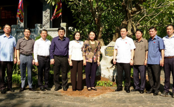 Chủ tịch Quốc hội thăm quan Di sản Tr&agrave;ng An