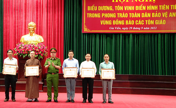 Gia Viễn đẩy mạnh phong tr&agrave;o "To&agrave;n d&acirc;n bảo vệ an ninh Tổ quốc" v&ugrave;ng đồng b&agrave;o c&aacute;c t&ocirc;n gi&aacute;o