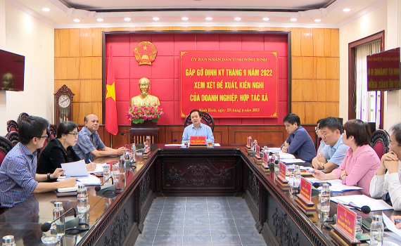 Đồng ch&iacute; Chủ tịch UBND tỉnh Phạm Quang Ngọc gặp gỡ doanh nghiệp định kỳ th&aacute;ng 9