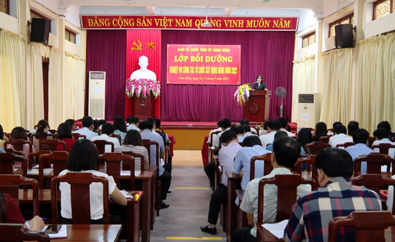 Bế mạc lớp Bồi dưỡng nghiệp vụ c&ocirc;ng t&aacute;c tổ chức x&acirc;y dựng Đảng