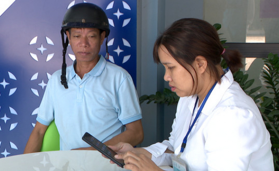 C&ocirc;ng ty TNHH MTV Điện lực Ninh B&igrave;nh đẩy mạnh thanh to&aacute;n tiền điện kh&ocirc;ng d&ugrave;ng tiền mặt