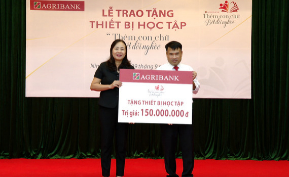 Ng&acirc;n h&agrave;ng Agribank Chi nh&aacute;nh Nam Ninh B&igrave;nh trao tặng thiết bị học tập &ldquo;Th&ecirc;m con chữ, bớt đ&oacute;i ngh&egrave;o&rdquo;