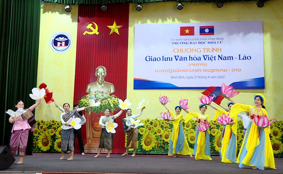 Đại học Hoa Lư tổ chức Giao lưu văn h&oacute;a Việt Nam - L&agrave;o