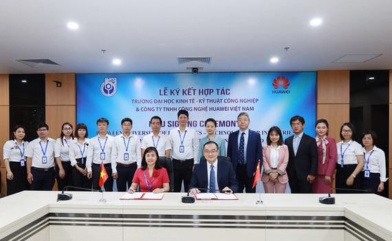 Hợp t&aacute;c đ&agrave;o tạo nh&acirc;n t&agrave;i số c&ugrave;ng hai trường đại học tại Việt Nam