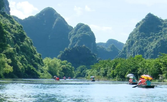C&aacute;c điểm du lịch của Ninh B&igrave;nh thu h&uacute;t kh&aacute;ch trong dịp nghỉ Lễ 2/9